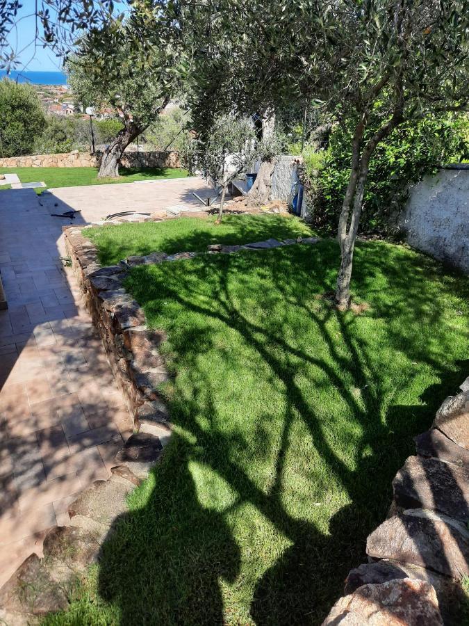 Appartamento Il Corbezzolo, Trilocale piano terra, vista mare, ottima posizione San Teodoro  Esterno foto