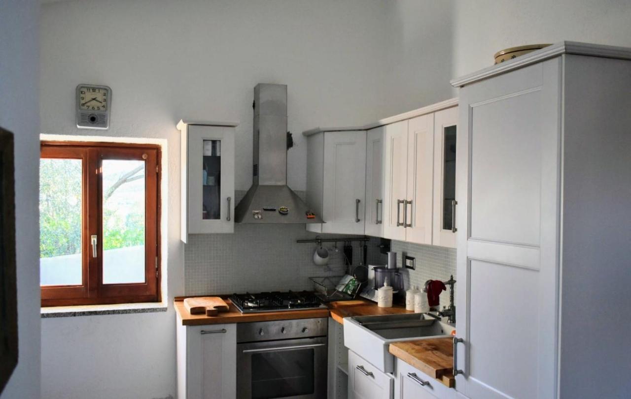 Appartamento Il Corbezzolo, Trilocale piano terra, vista mare, ottima posizione San Teodoro  Esterno foto